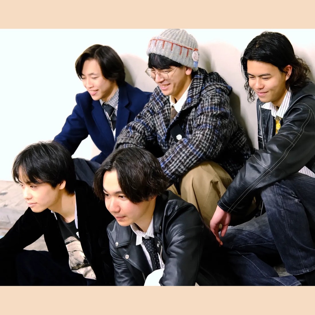 シメロモのアーティスト写真